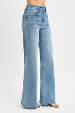 Load image into Gallery viewer, Yoke Detailed Jeans

