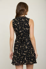Load image into Gallery viewer, Floral Button Down Blouse (2 Colors)
