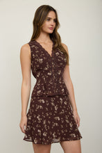 Load image into Gallery viewer, Floral Button Down Blouse (2 Colors)
