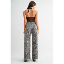 Load image into Gallery viewer, High Rise Joel Jeans
