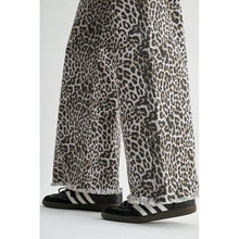 Load image into Gallery viewer, High Rise Joel Jeans

