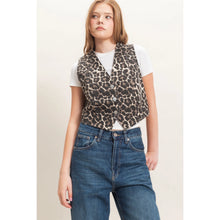 Load image into Gallery viewer, Leopard Button Vest
