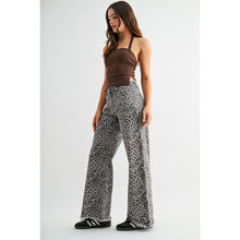 Load image into Gallery viewer, High Rise Joel Jeans
