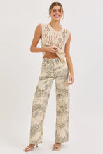 Load image into Gallery viewer, Leopard Wide Leg with Darts
