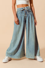 Load image into Gallery viewer, Wide Leg Jeans
