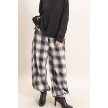 Load image into Gallery viewer, Plaid Jogger Pants (2 Colors)
