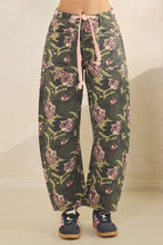 Load image into Gallery viewer, Floral Camo Barrel Jeans
