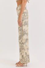 Load image into Gallery viewer, Leopard Wide Leg with Darts
