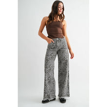 Load image into Gallery viewer, High Rise Joel Jeans
